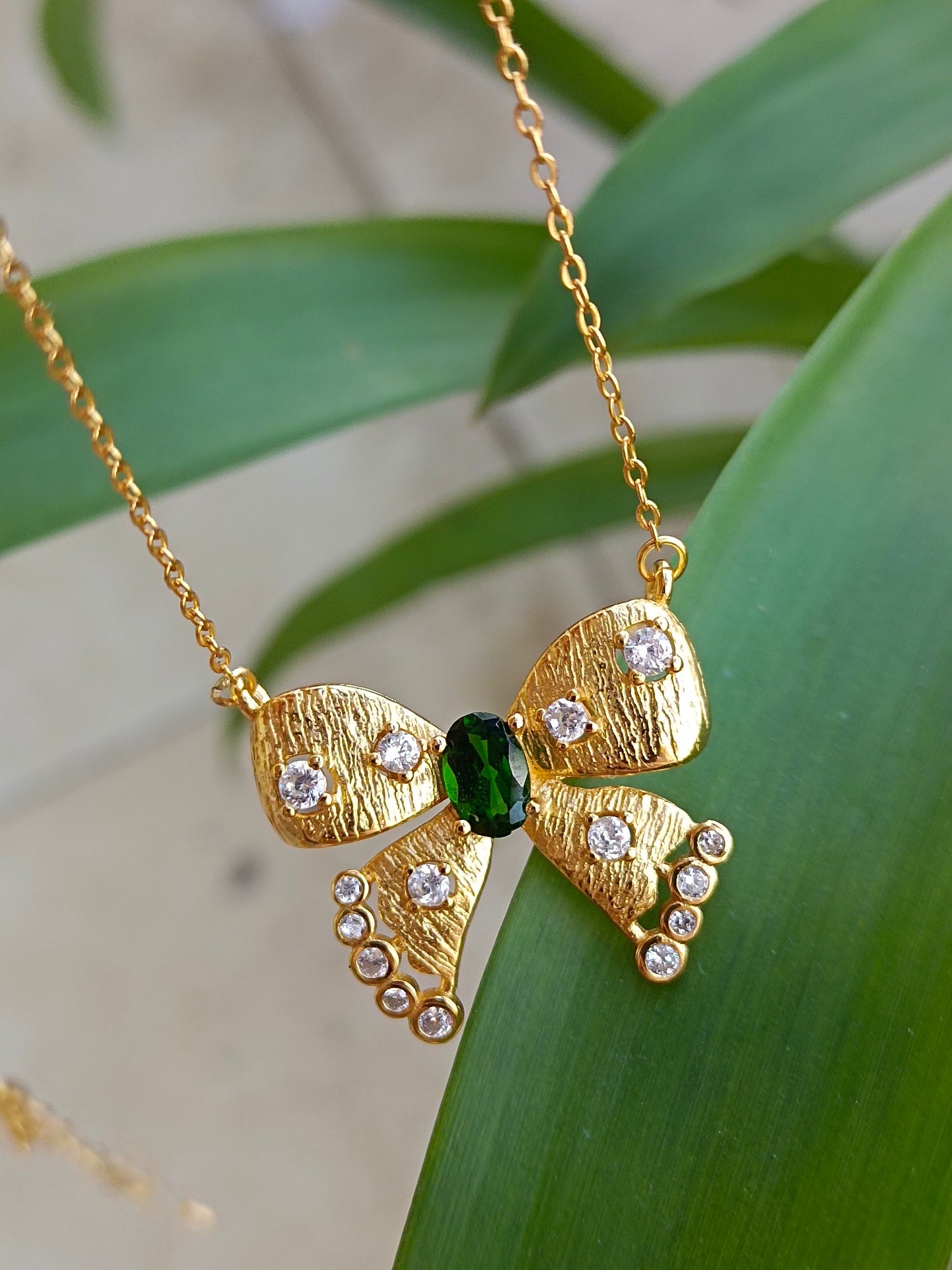 Natural Diopside Bowknot Necklace - Exquisite Jewelry for Everyday Elegance