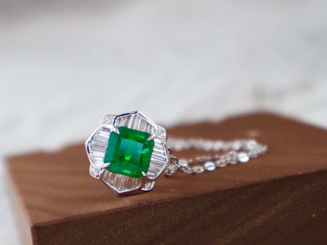 Emerald Pendant Necklace – Timeless Jewelry Piece