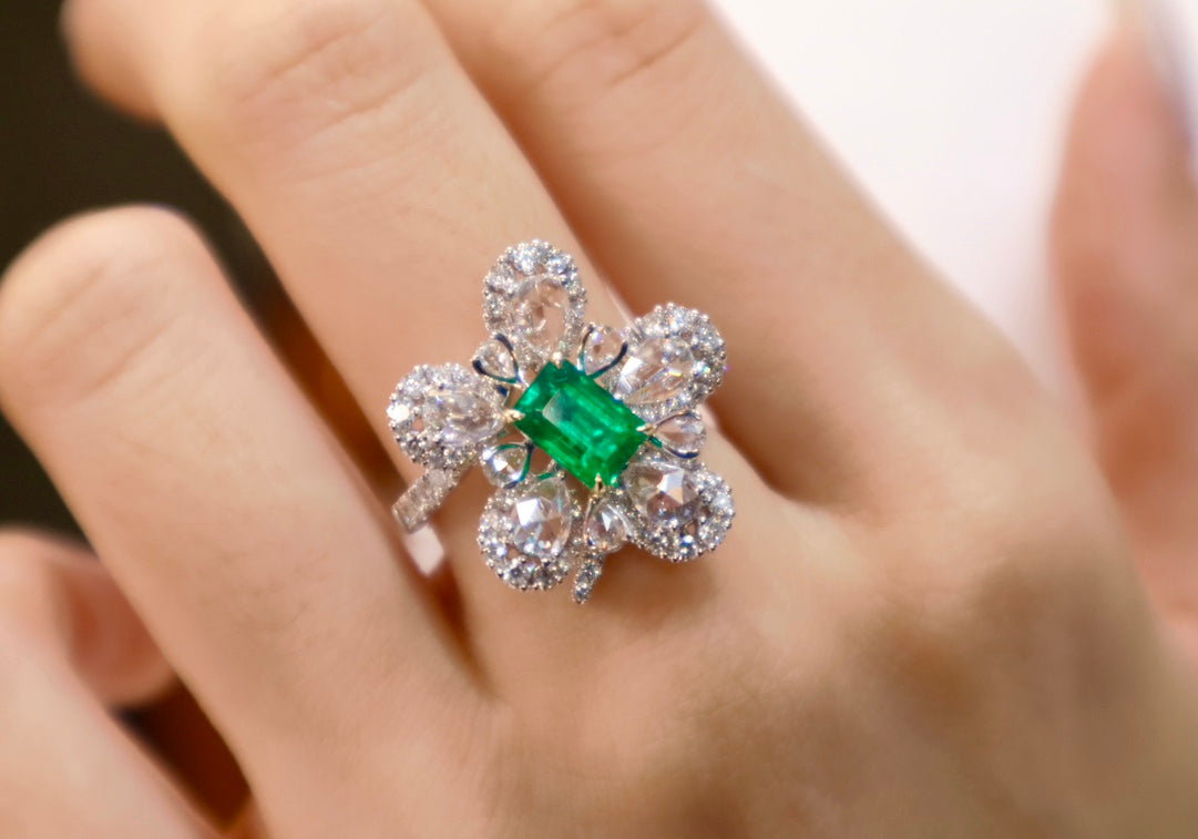 Emerald Elegance Ring - A Touch of Sophistication in Jewelry