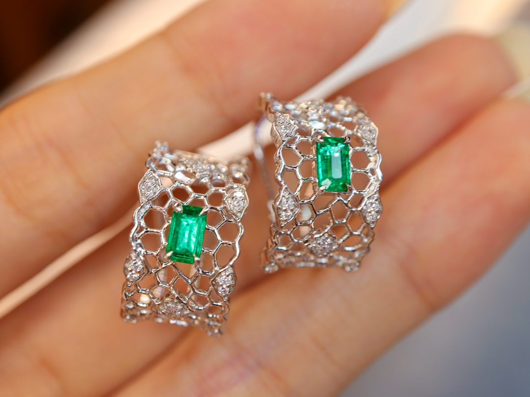 Buccellati-Style Emerald Earrings - A Classic and Elegant Jewelry Piece