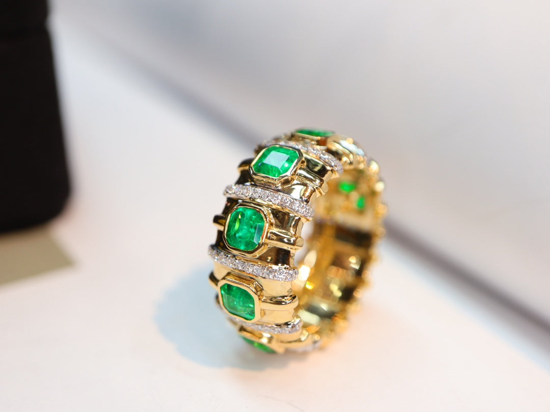 Vintage-Inspired Emerald Cluster Ring with Guild Certificate