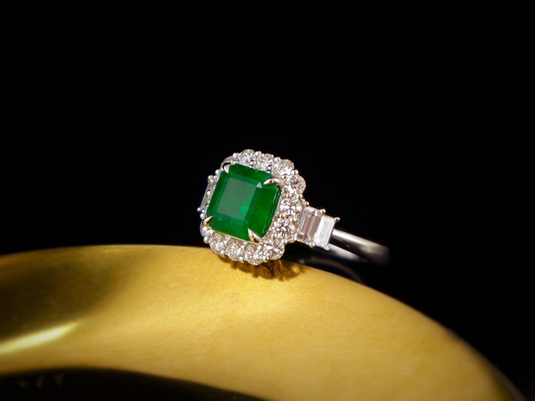 Emerald Ring - Vivid Green Jewelry for Daily Wear