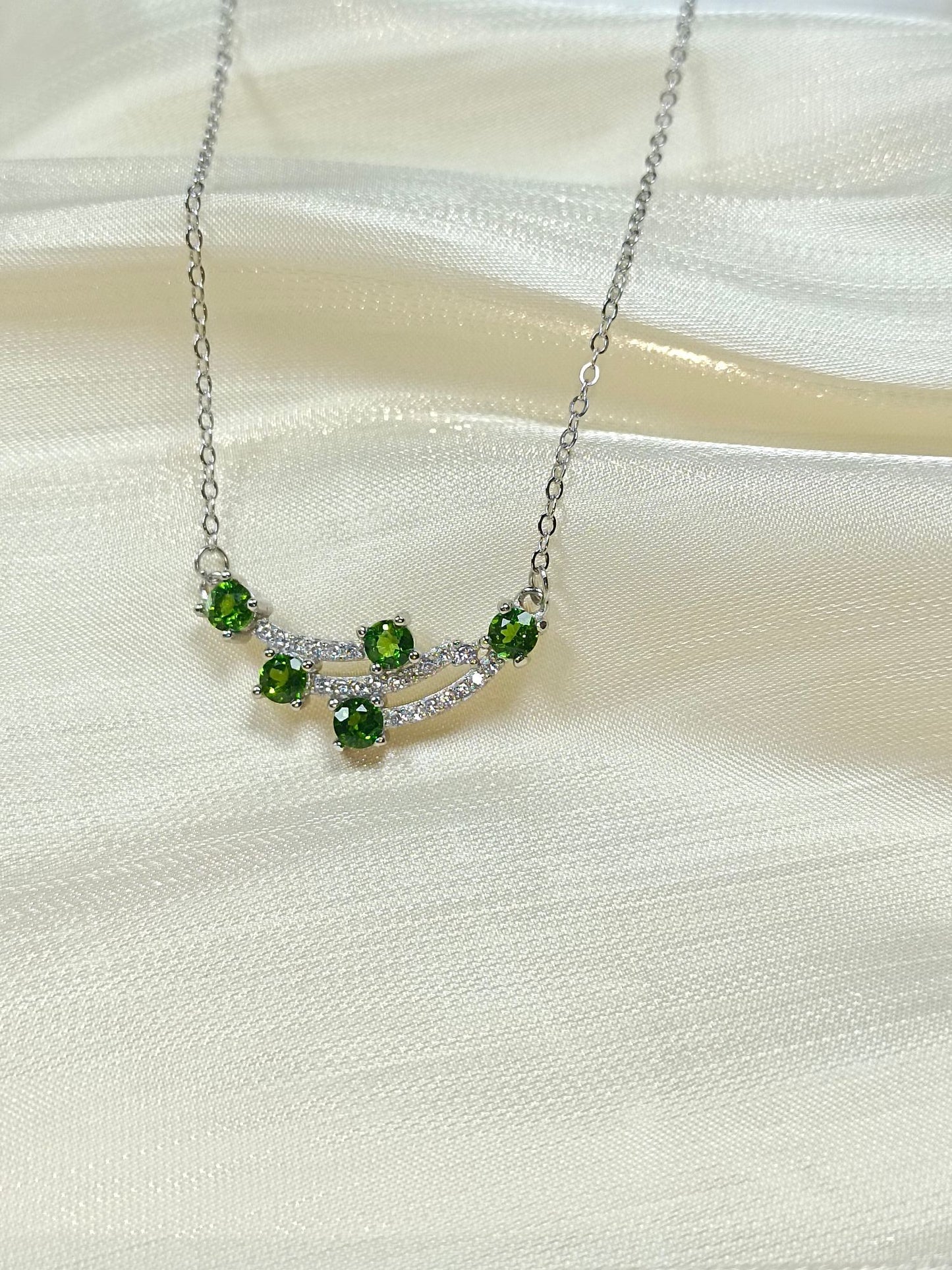 Collana Diopside in argento S925 incorporato - Meteora abbagliante, gioielli con catena delicata alla clavicola nuovo stile elegante e versatile