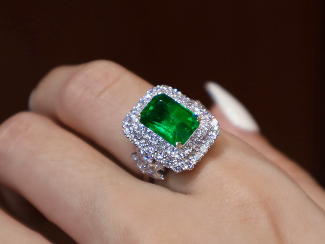 Emerald Ring Splendor - High-End Jewelry Piece