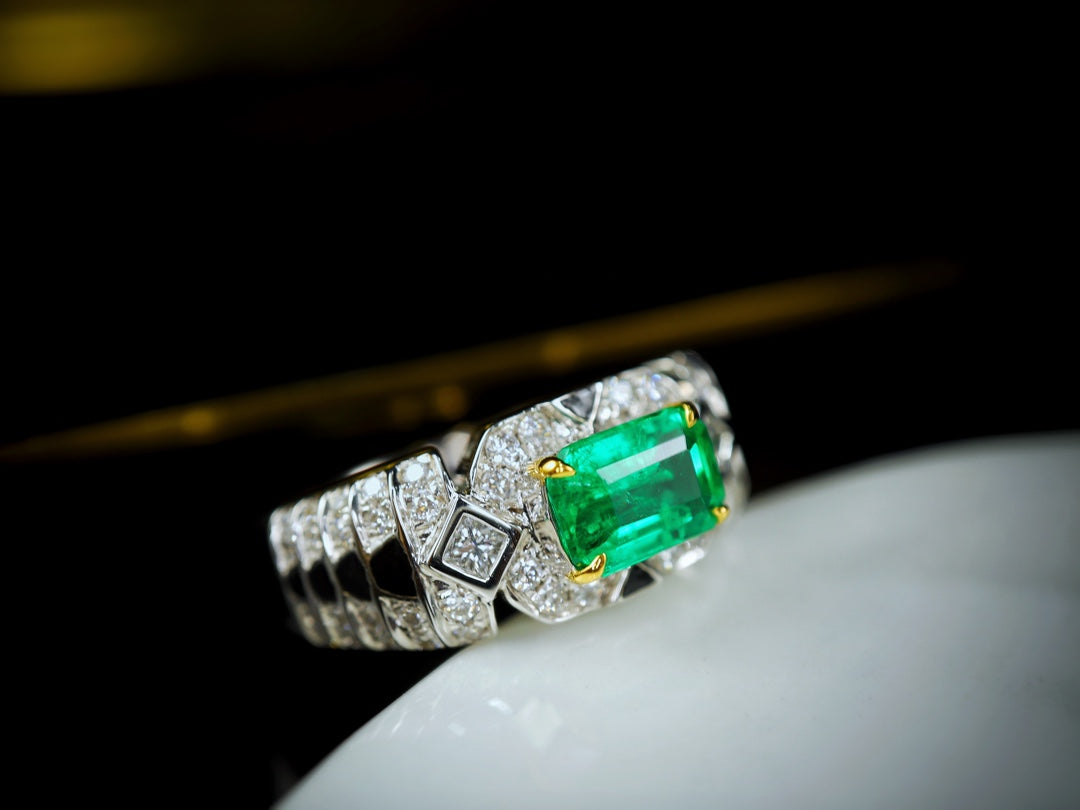 Vintage Panjshir Emerald Ring - A Unique Jewelry Piece