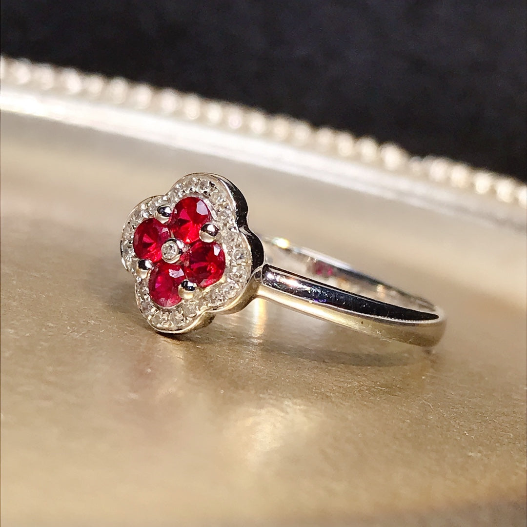 Exquisite 18K Natural Ruby Ring - A Must-Have Jewelry for Beauty Lovers