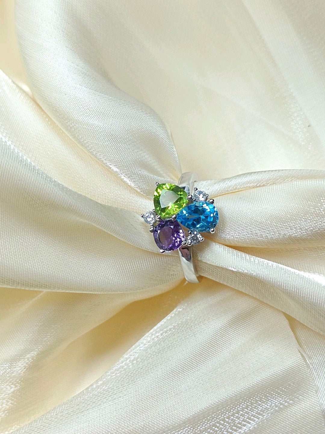 Dazzling Tricolor Gemstone Ring - A Must-Have Jewelry Piece