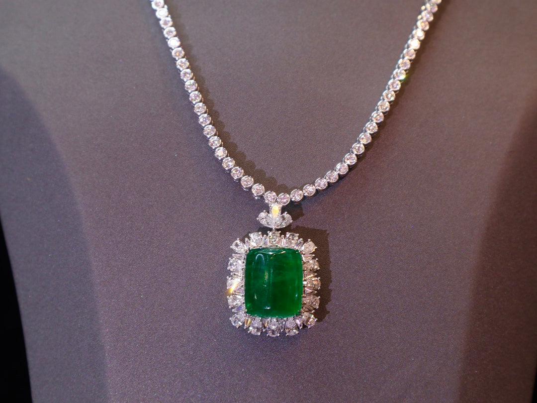 Experience the Luxury: High-End Emerald and Diamond Jewelry