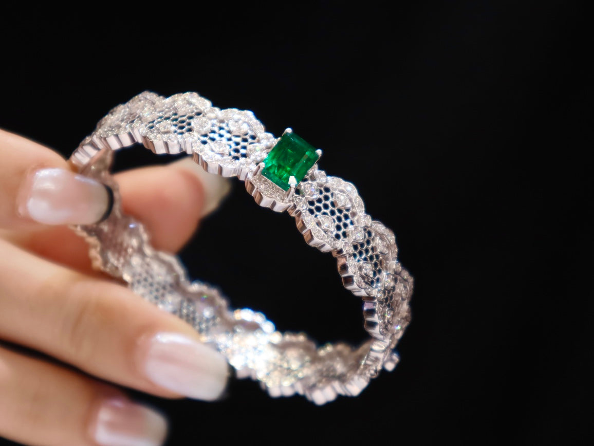 Exquisite Buccellati Emerald Bracelet - A Masterpiece of Jewelry