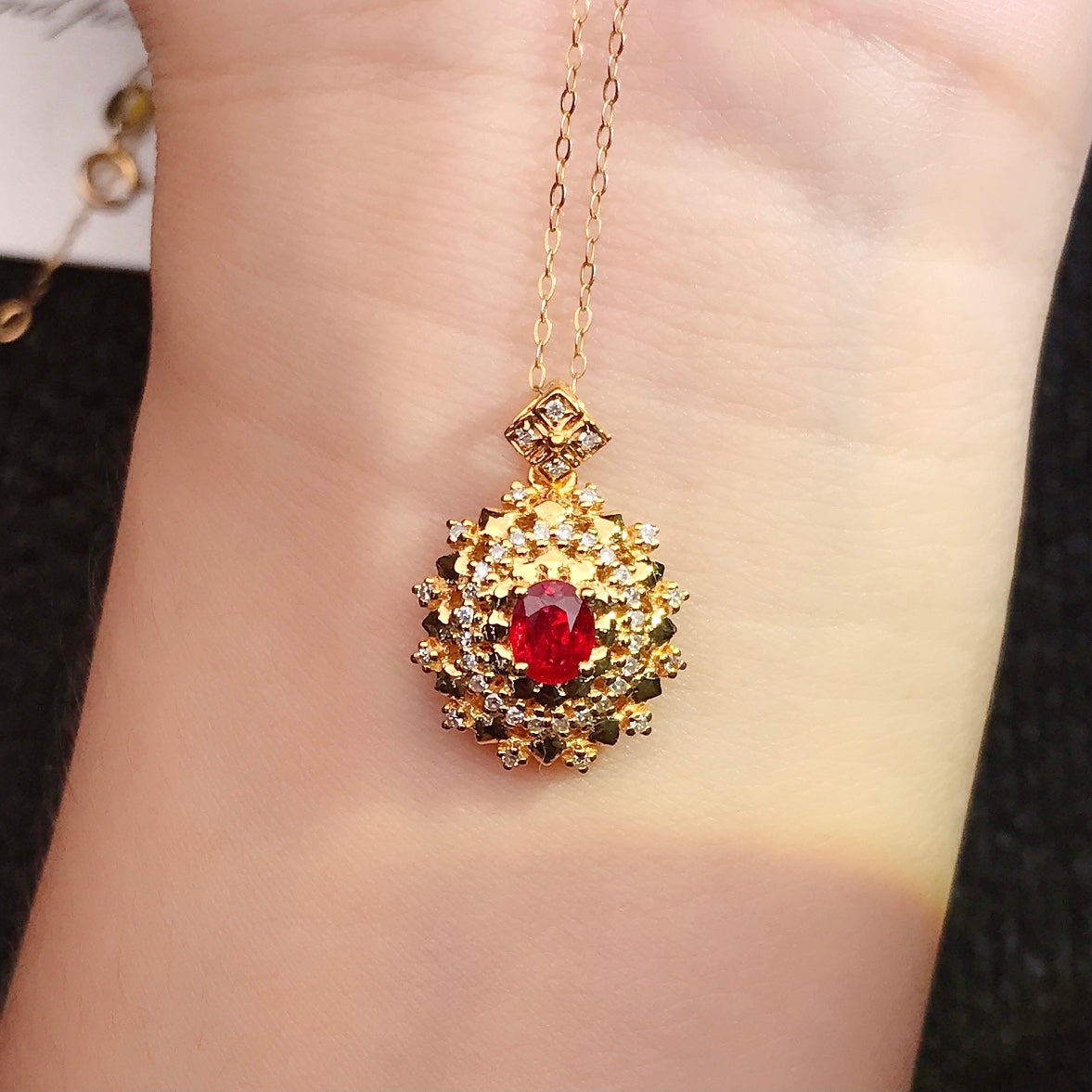 18K Gold Embedded Natural Ruby Pendant - Exquisite Jewelry