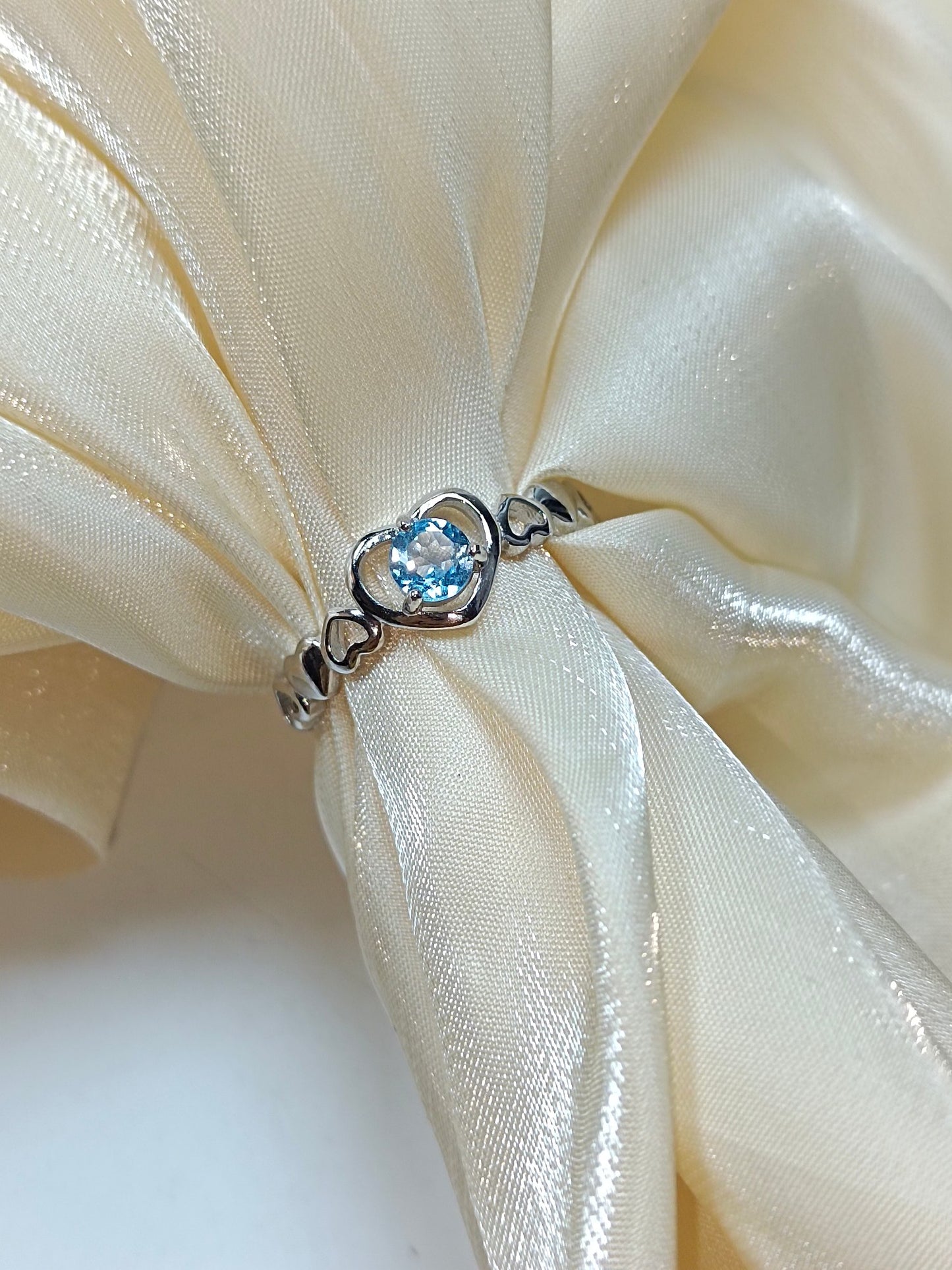 S925 Silver Embedded Topaz Heart Ring - Minimalist Jewelry for a Fresh Look