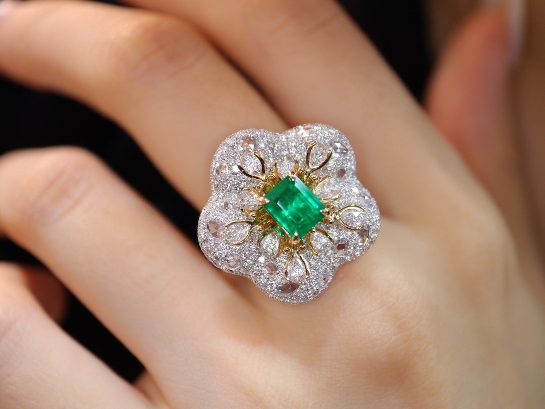 Elegant Emerald Jewelry: Afghan Panjshir 1.15ct Vivid Green Ring