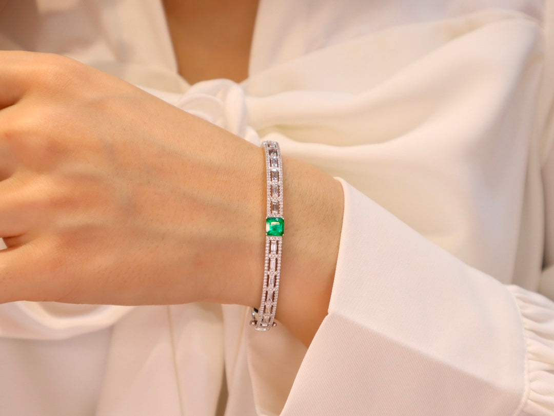 Luxury Epitome: Waton Green Panjshir Emerald Diamond Bracelet