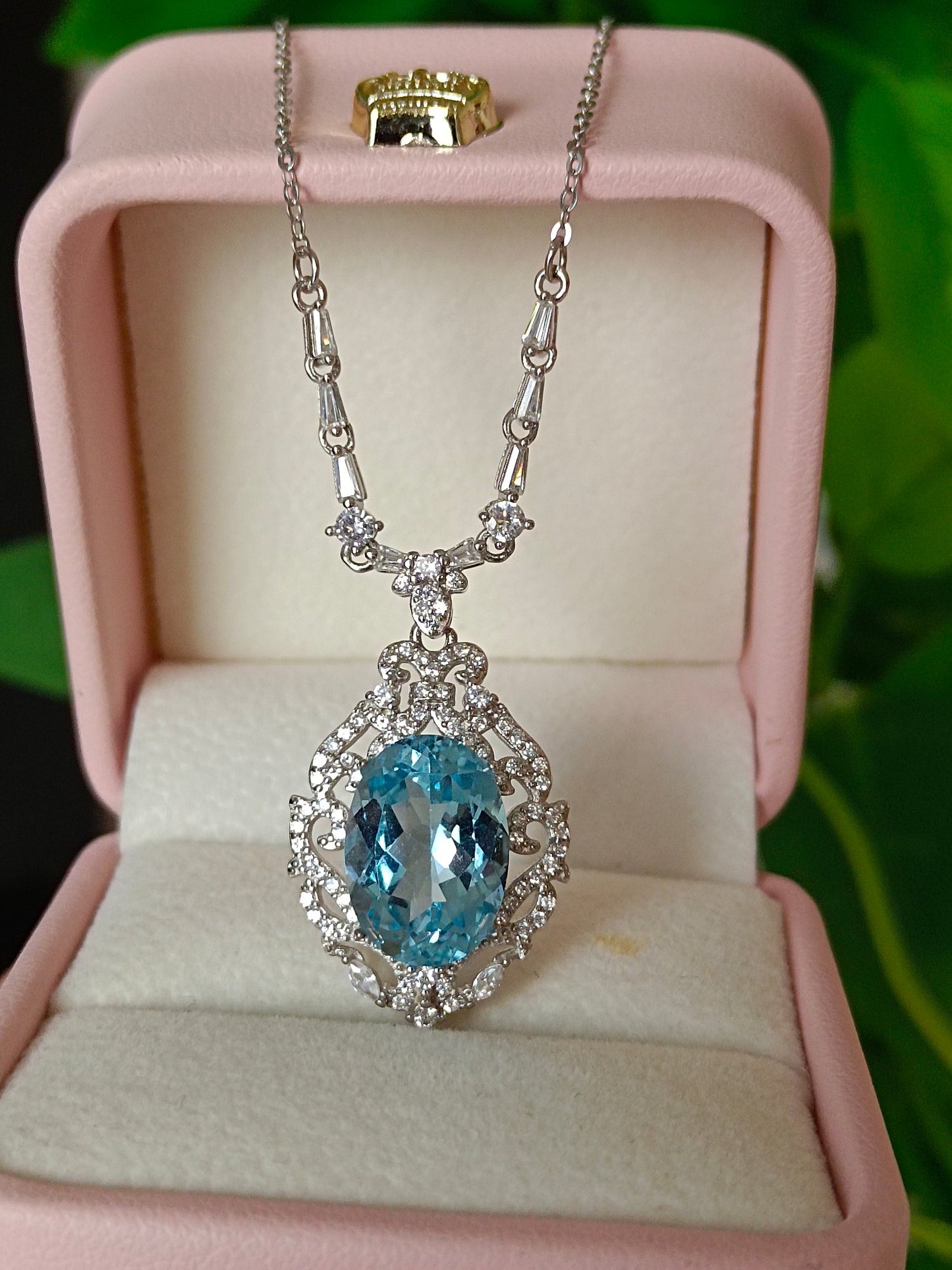 Exquisite Natural Topaz Jewelry Necklace with s925 Silver Embedding