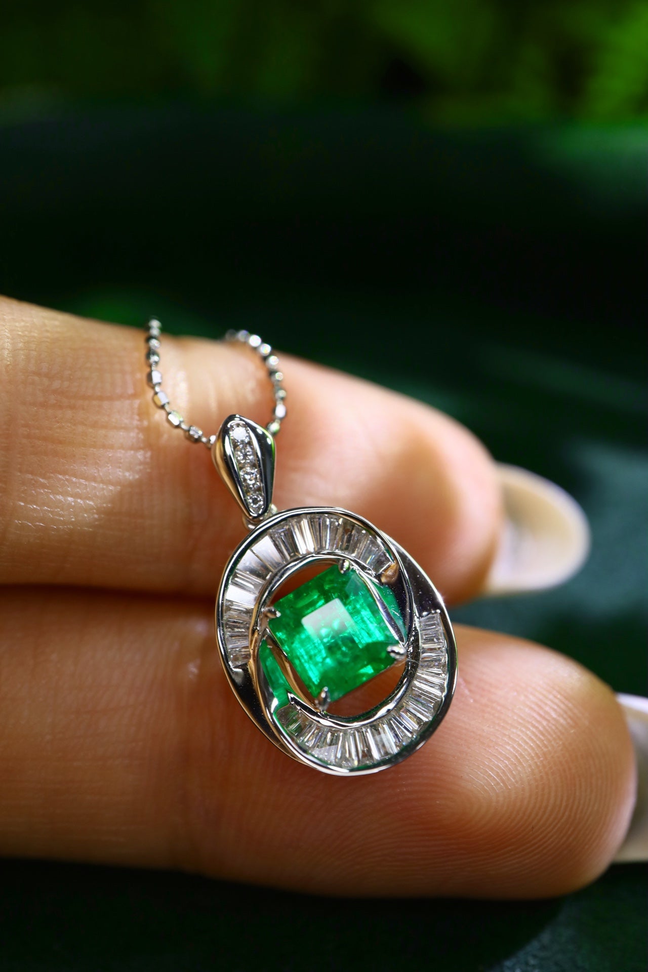 Panjshir Emerald Pendant - Premium Jewelry for an Irresistible Sparkle