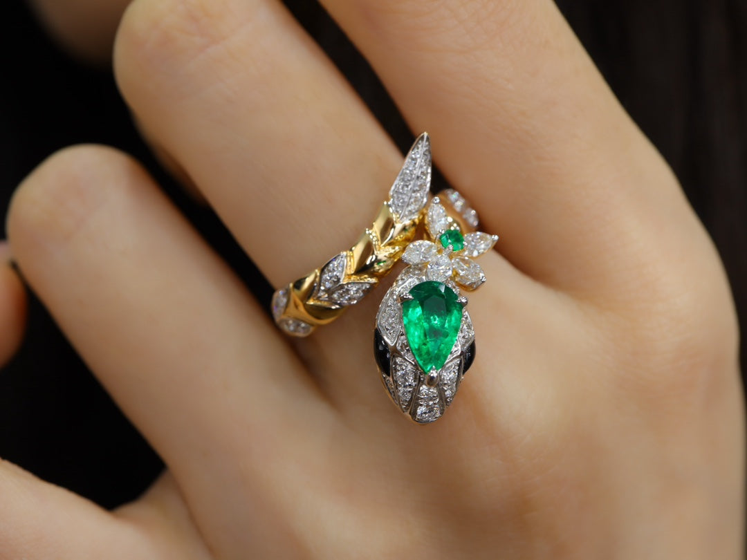 Serpentine Design Emerald Ring - A Mystical and Luxurious Jewelry Piece