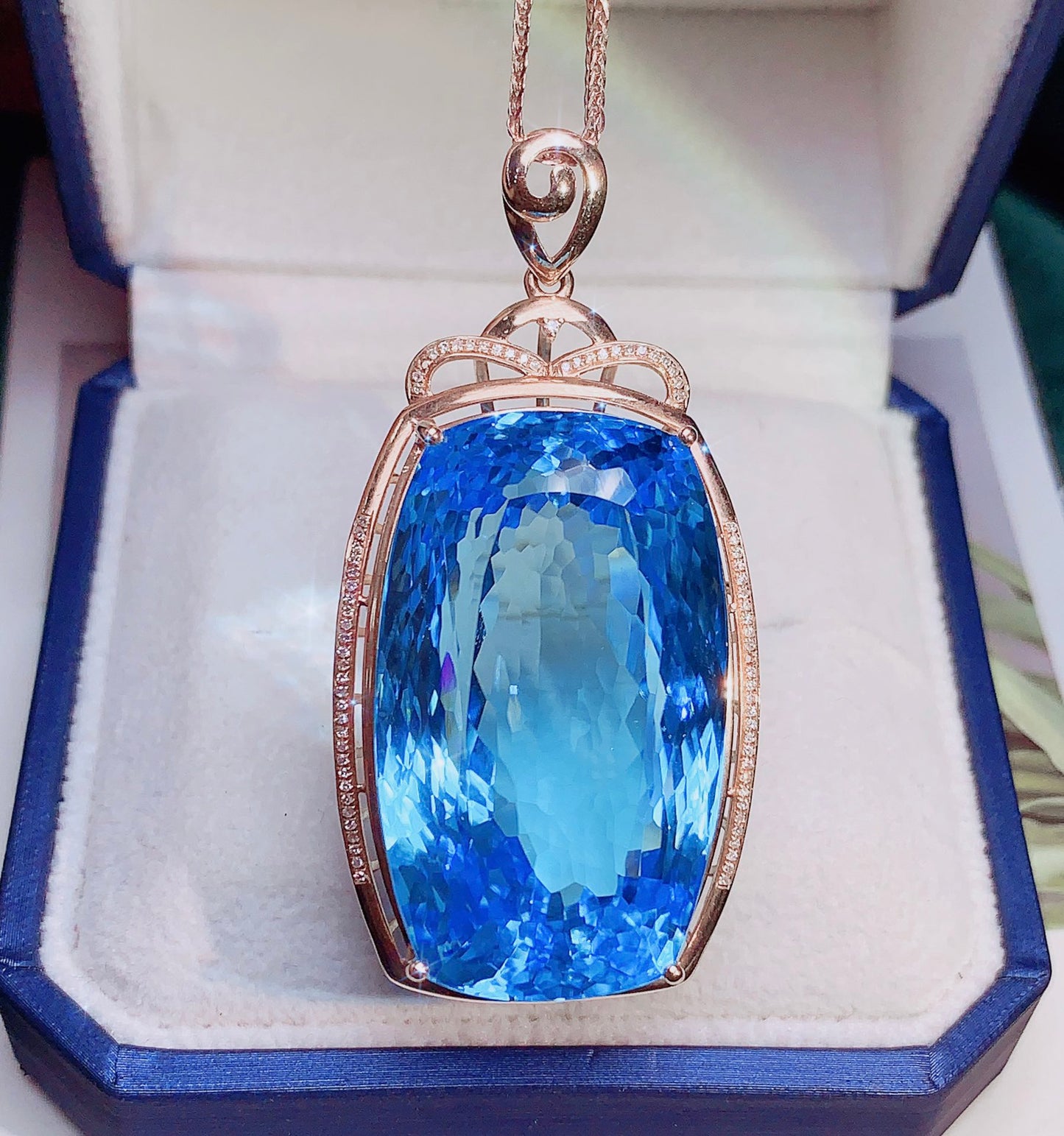 Exquisite Collector's Grade Topaz Jewelry - 18K Gold Embedded Pendant