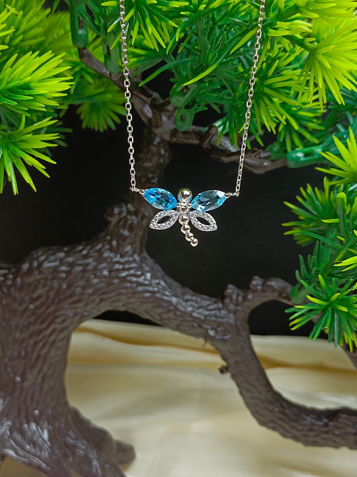 Hieno Sterling Silver 925 Topaz "Dragonfly" -riippuskaulakorulla - Hienoa korukäsityötä