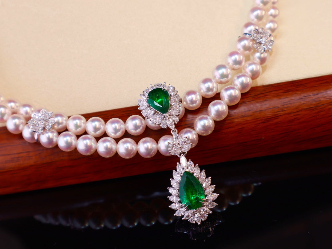 Luksus high-end smykker: Heavenly Pearl and Emerald Evening Dress Chain