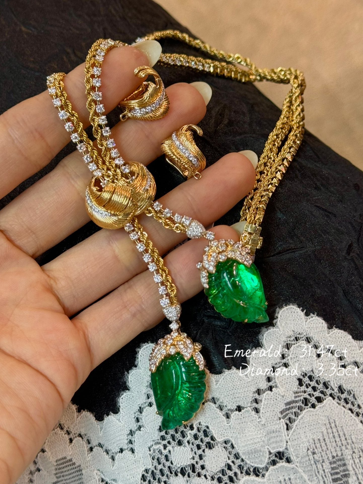 Emerald Jewelry Masterpiece: Vivid Green Engraved Pendant Set