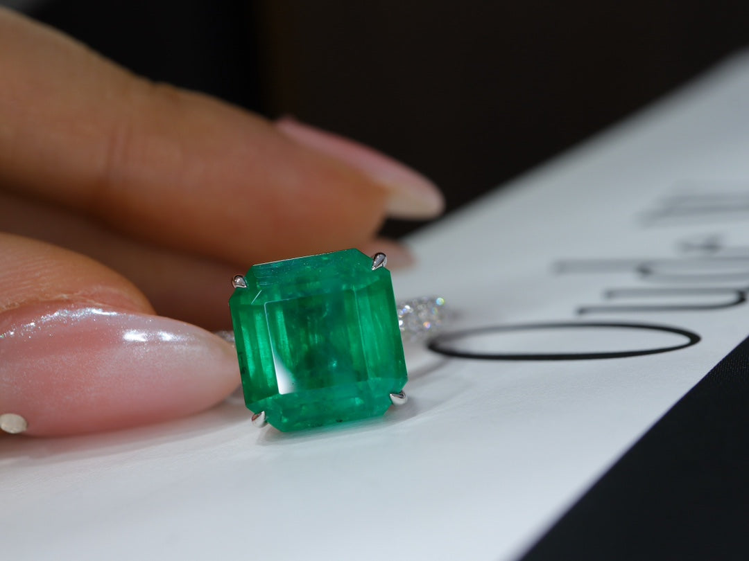 Emerald Ring Jewelry - Vivid Green Masterpiece