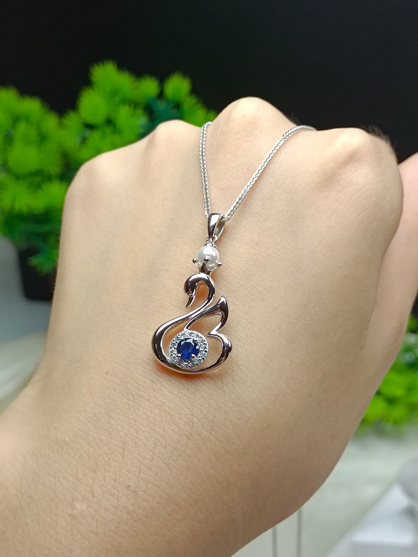 Elegante ciondolo a forma di cigno con zaffiro e argento sterling S925 - Gioielleria raffinata