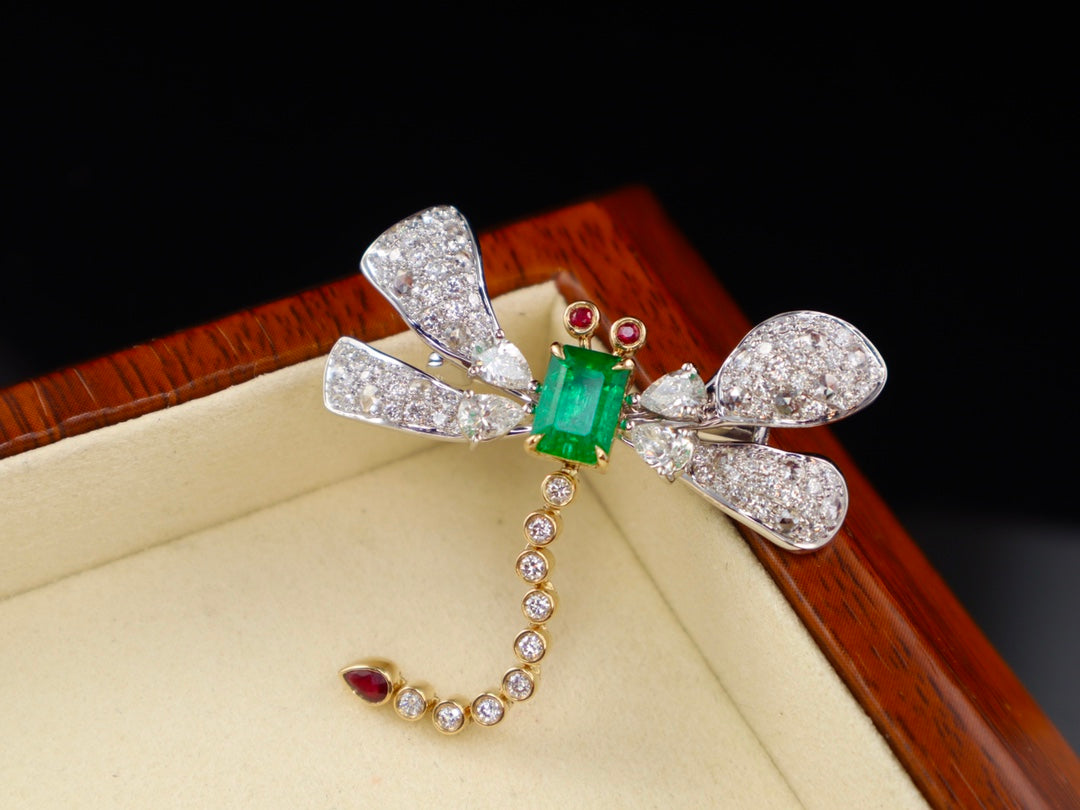 Emerald and Diamond Dragonfly Brooch Jewelry - Exquisite Elegance