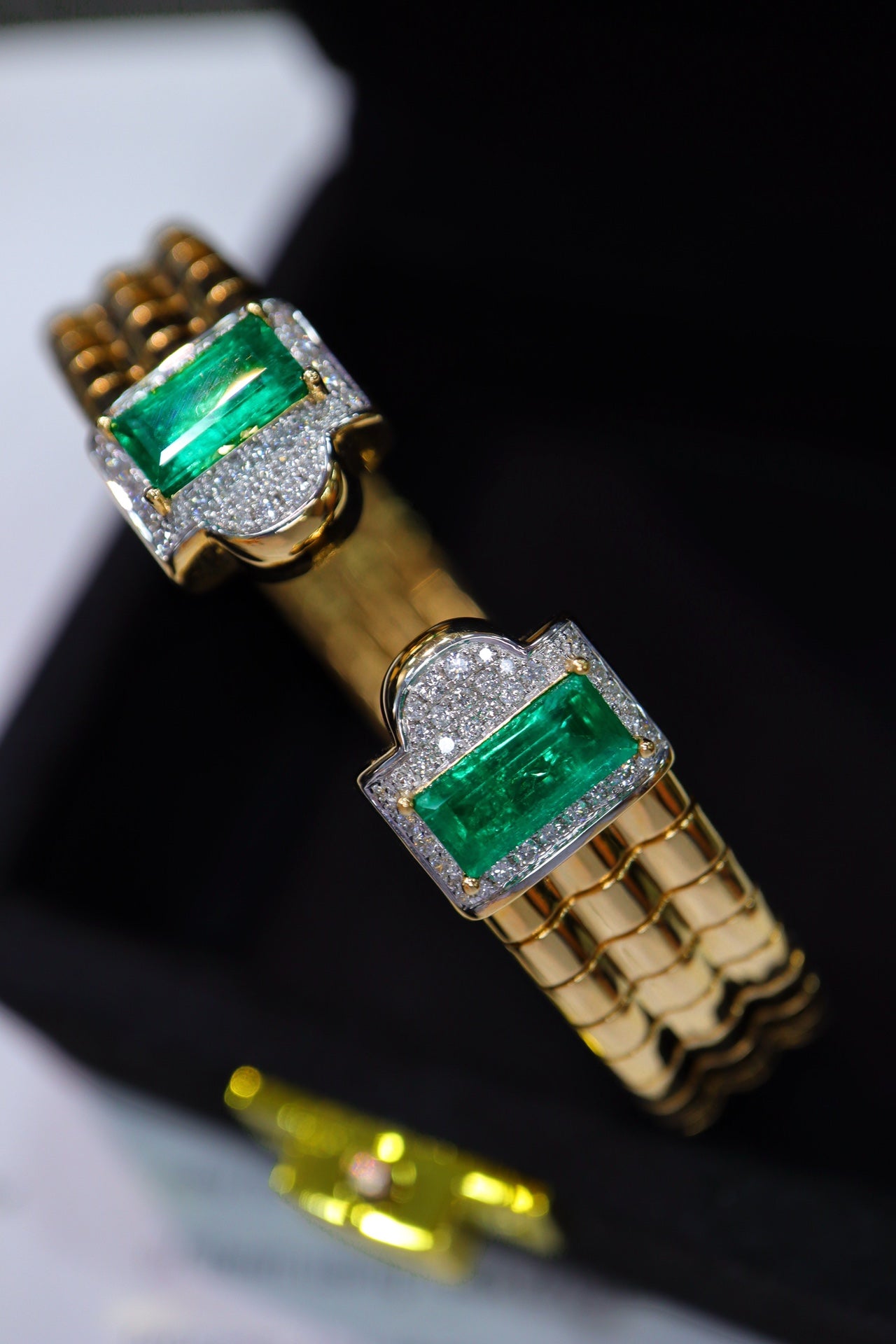 Exceptional Emerald Jewelry: Afghan Panjshir Vintage-Style Bracelet