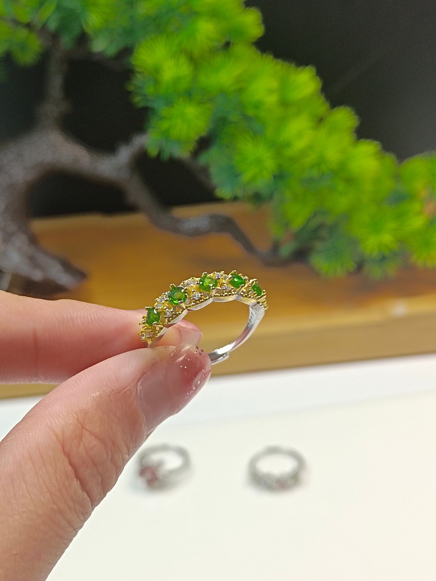 S925 Embedded Diopside Row Ring - Elegant and Fashionable Jewelry