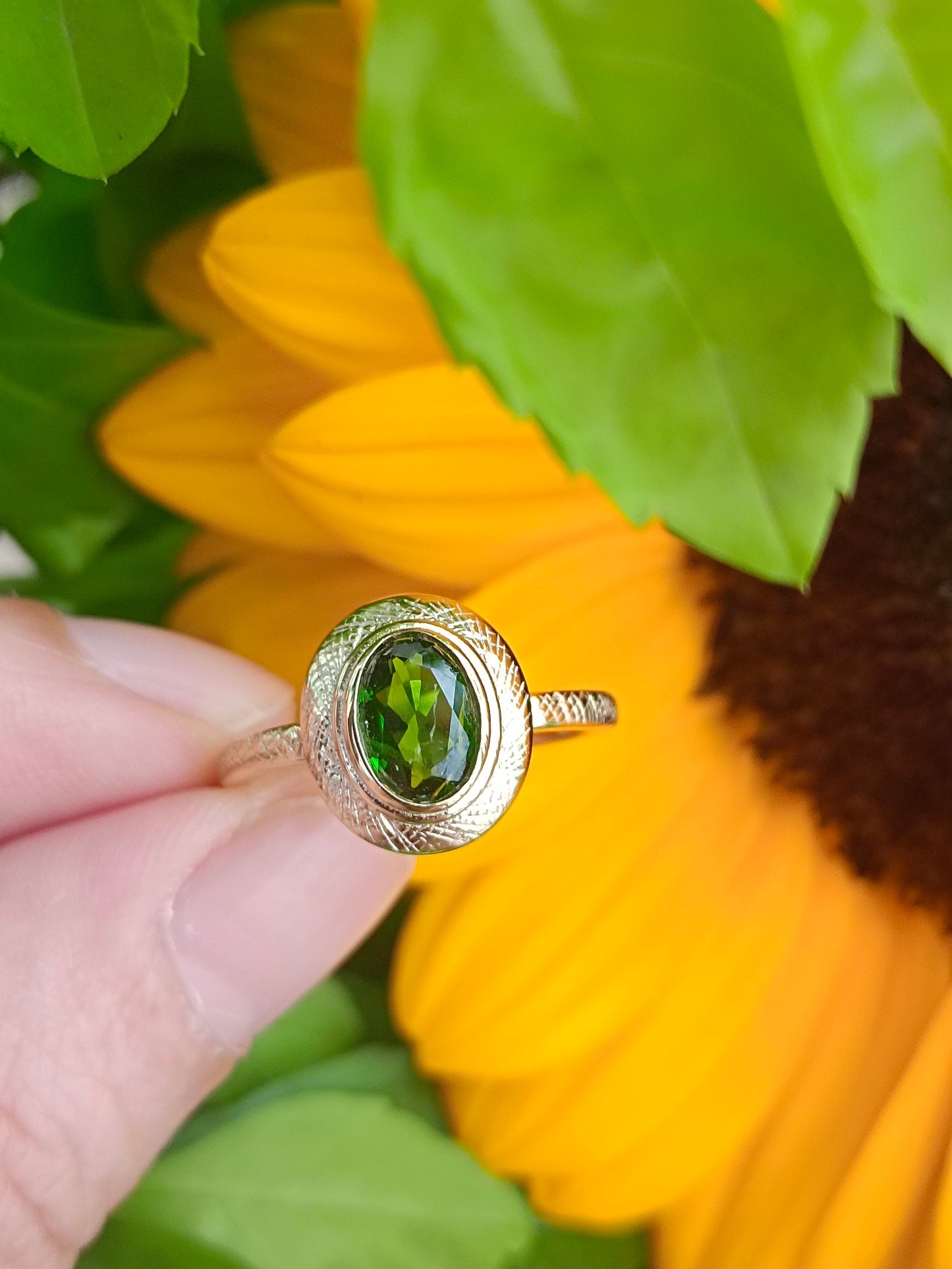 Exquisite Natural Diopside Ring - A Fusion of Gemstone and Buccellati Craftsmanship