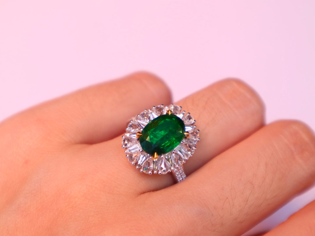 Emerald Ring with International Certificate - A Jewelry Gem