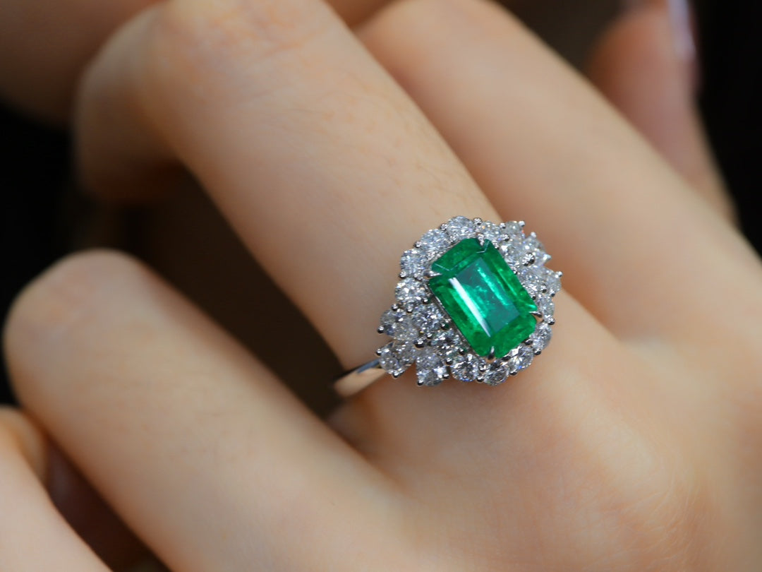 Emerald Ring - Vivid Green Glassy Luxury Jewelry