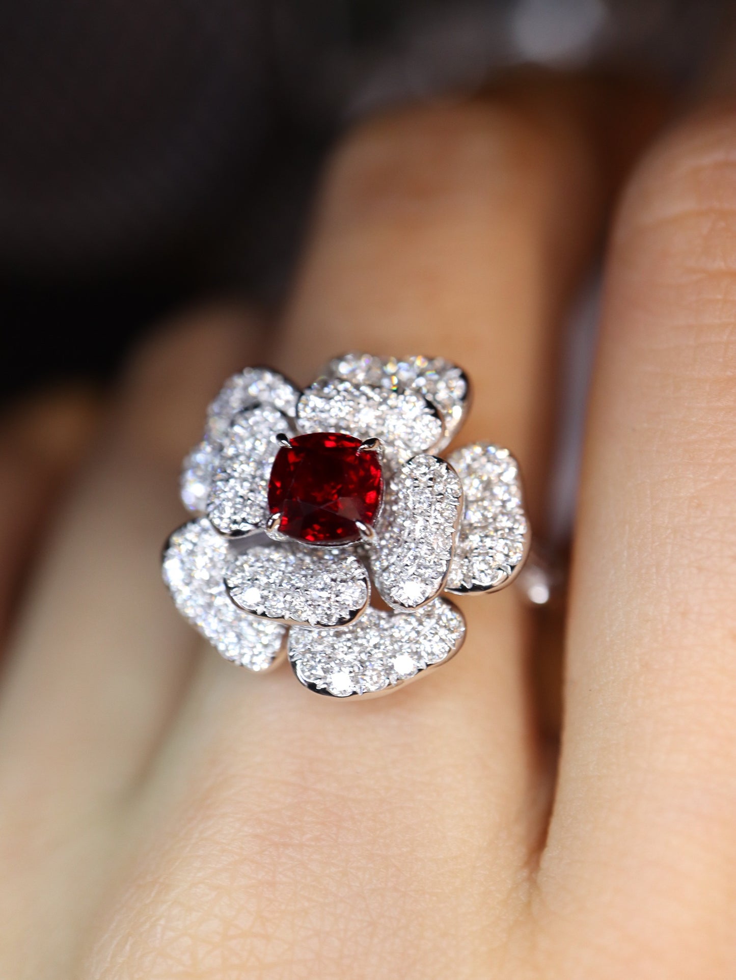 Anillo de rubí rojo sangre de paloma - Joyería con diseño de flores