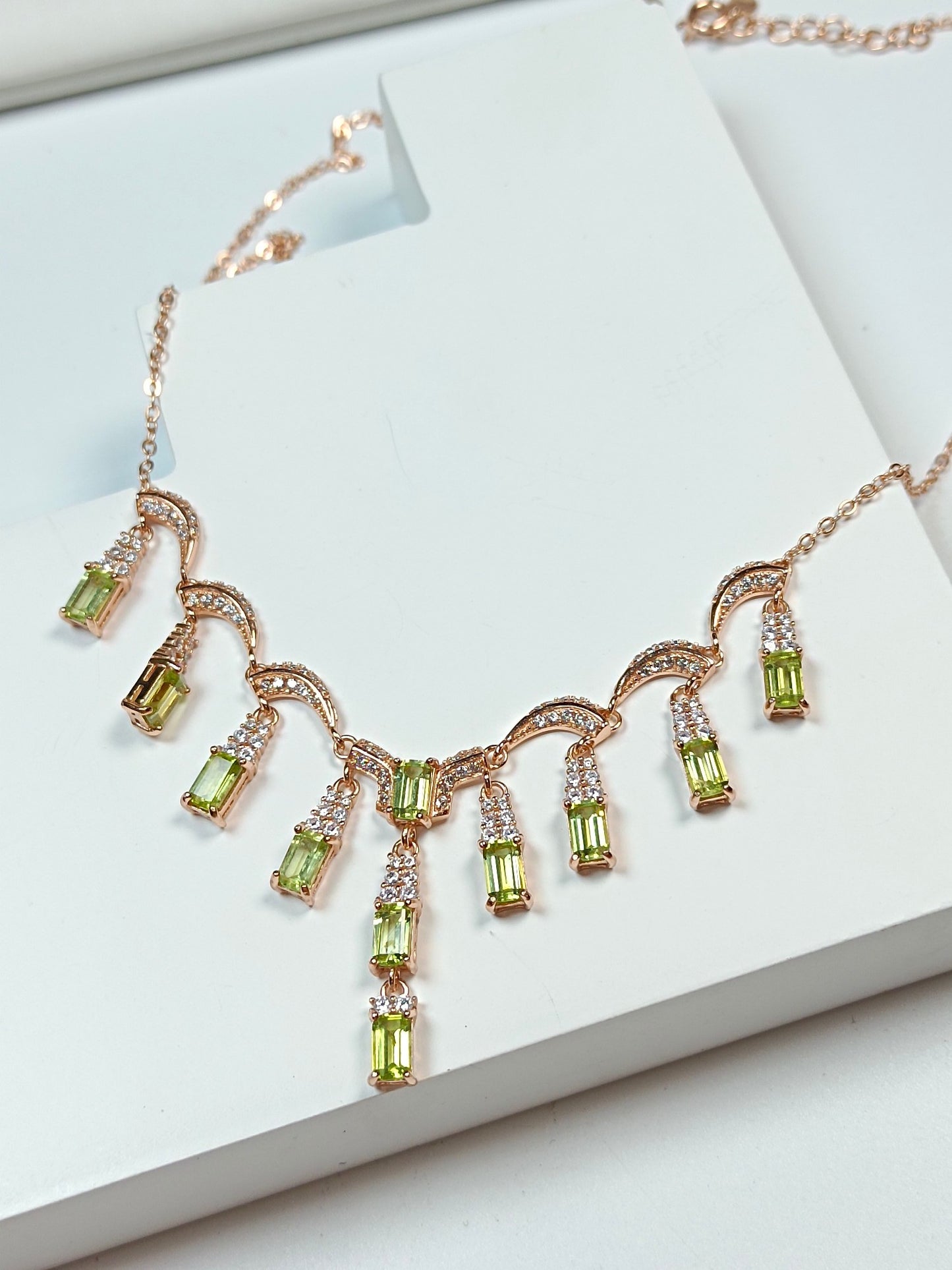 Elegant S925 Silver Embedded Peridot Column Necklace - Fine Jewelry