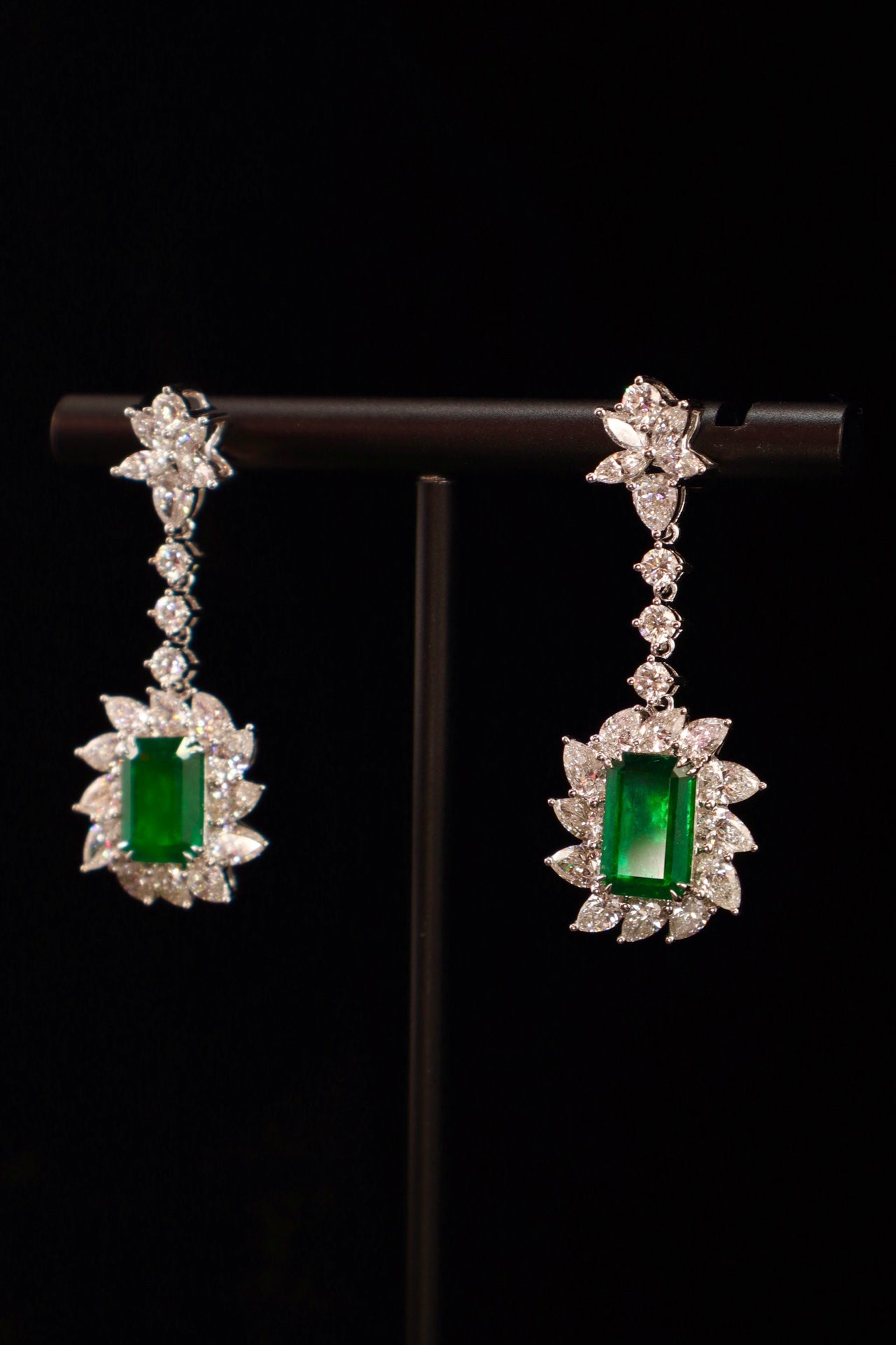 Emerald Green Earrings - Luxurious Jewelry Piece