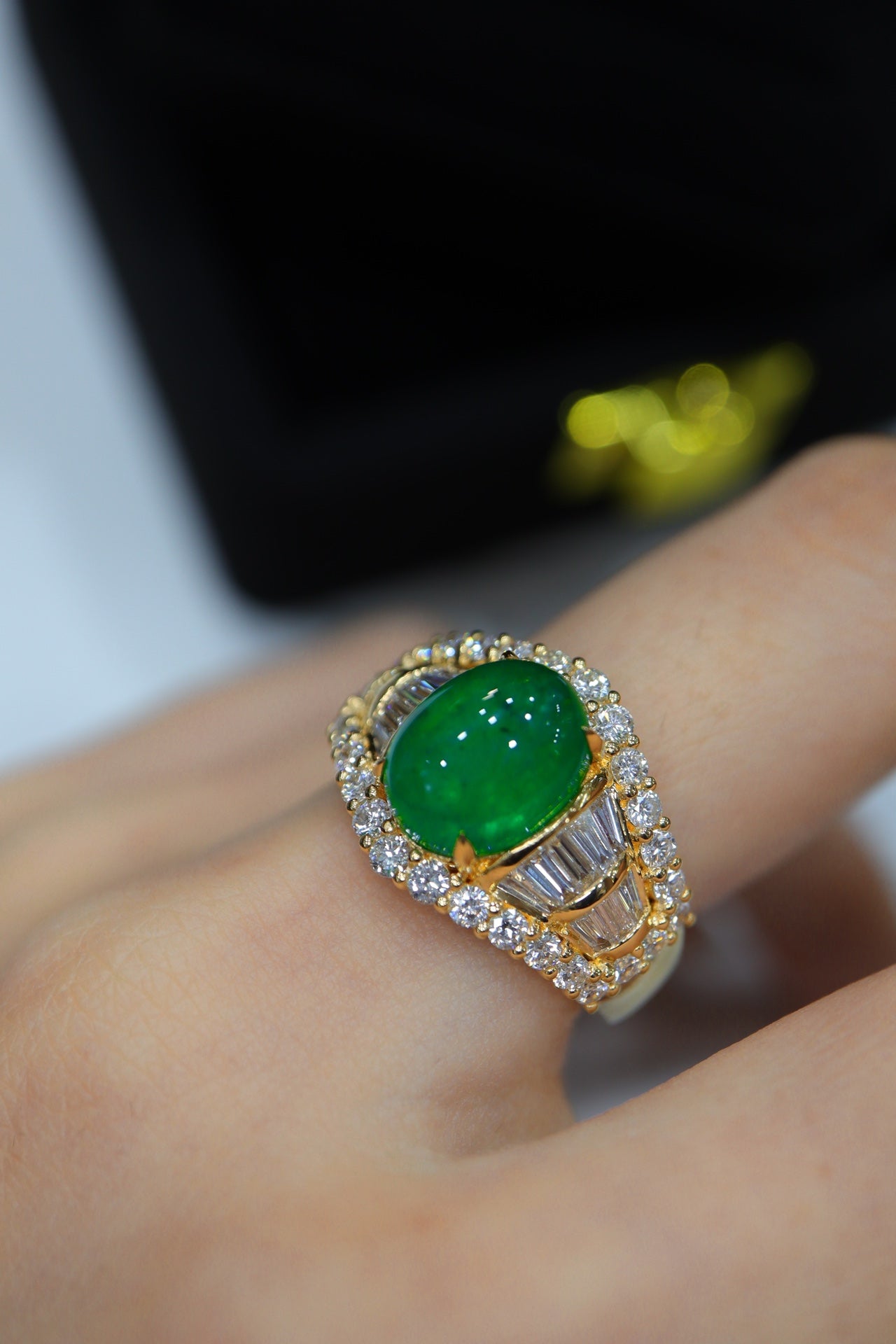 Trendy Vintage Emerald Ring - A Must-Have Jewelry Piece