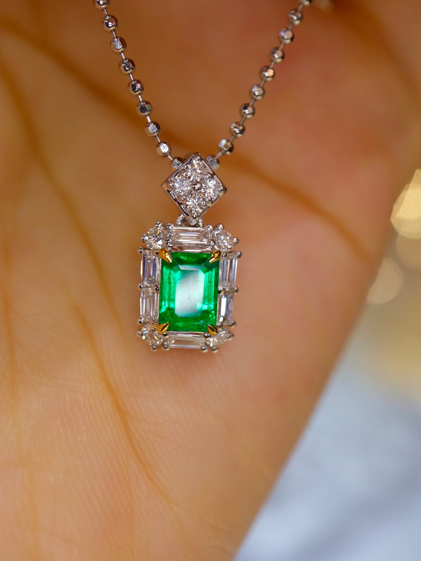 Panjshir Emerald Pendant: A Versatile Fine Jewelry Piece