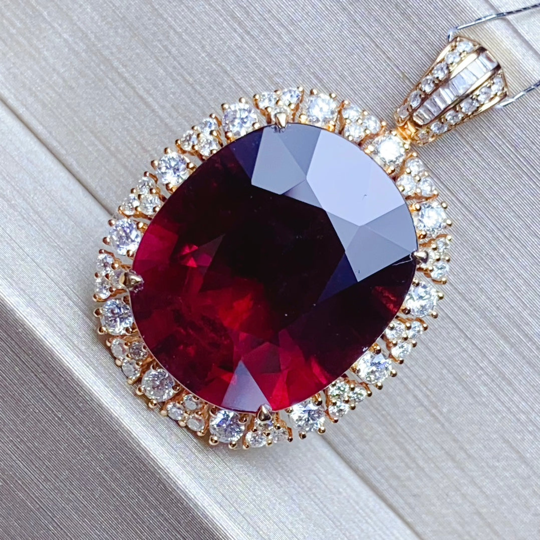 Natural Tourmaline Pendant Jewelry with 18K Gold and Diamond Setting