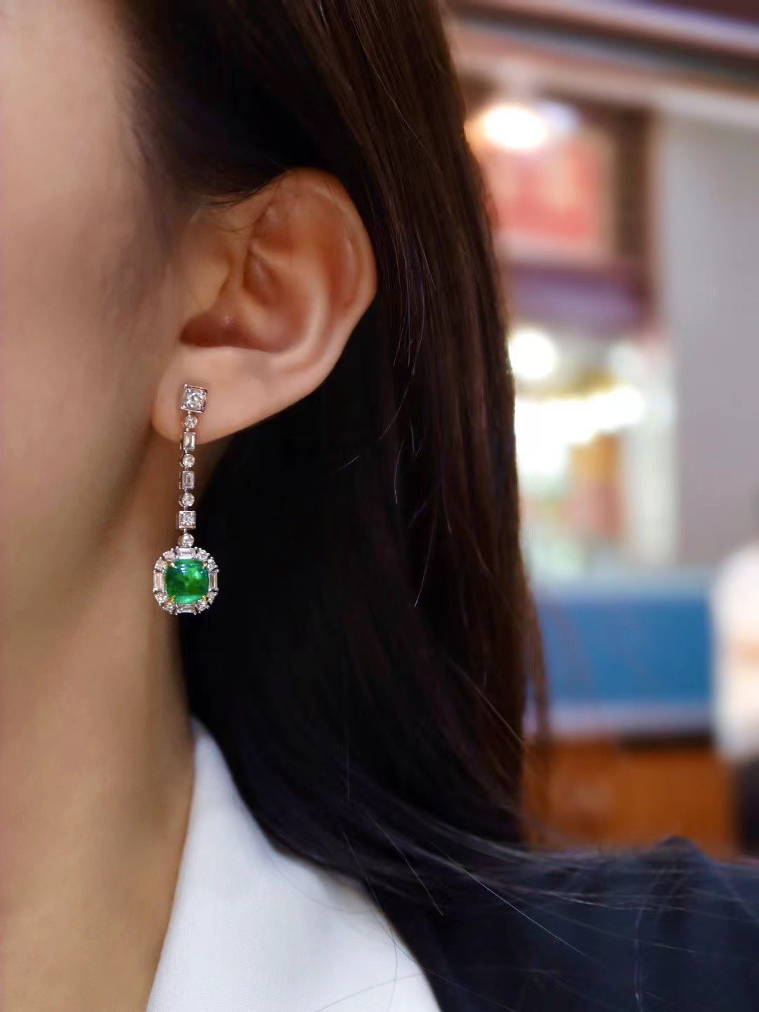 Luxurious Emerald Sugarloaf Earrings - A Must-Have Jewelry Piece