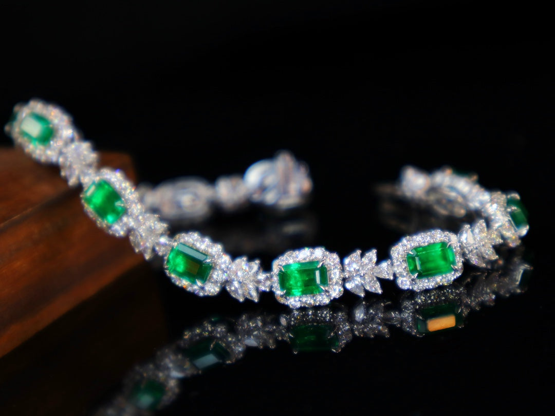 Luxurious Wrist Wealth: Micro-Oil & Vivid Verdant Emerald Bracelet Jewelry