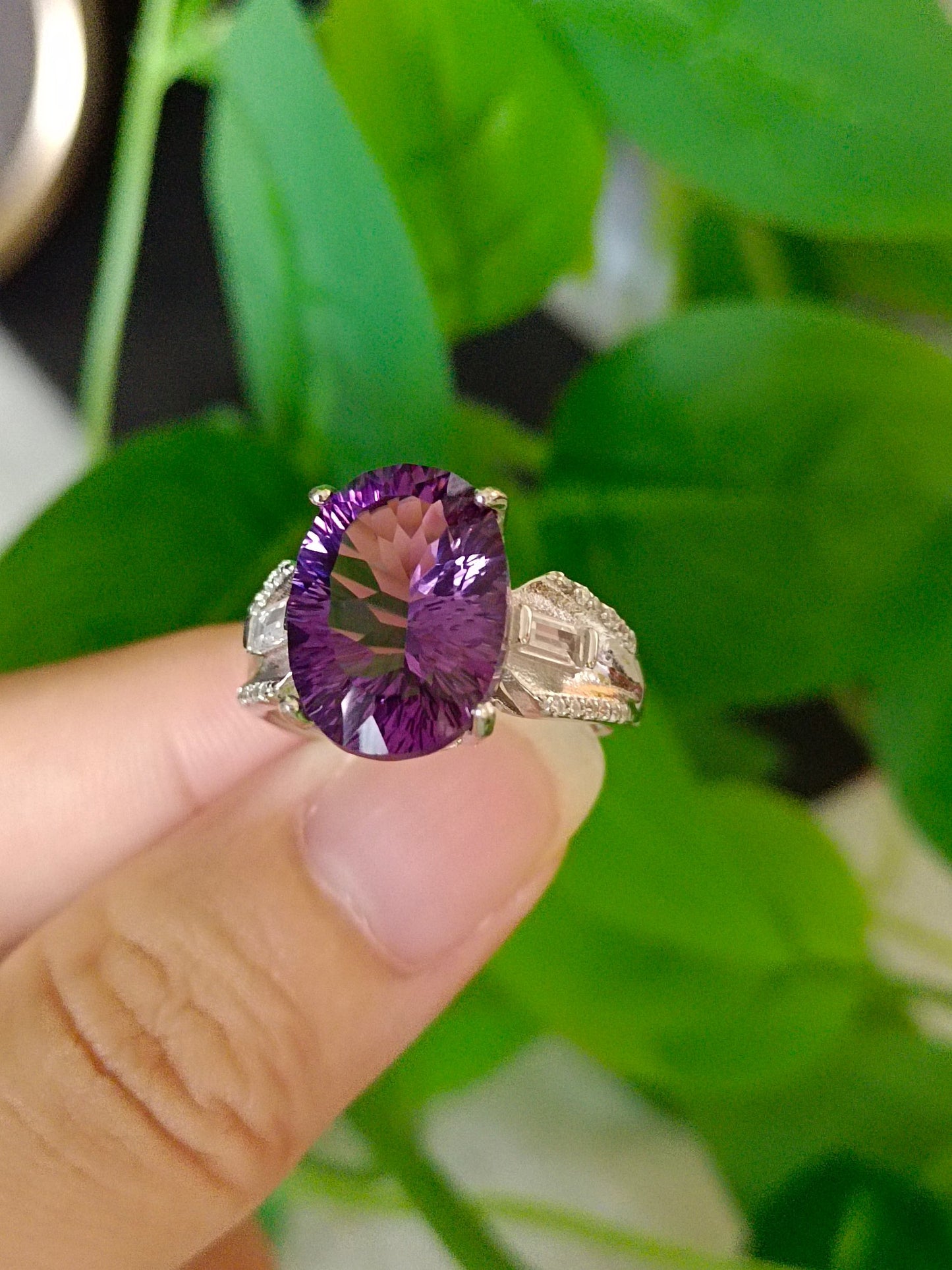 Luxurious Natural Amethyst Ring - A Jewel of Elegance and Taste