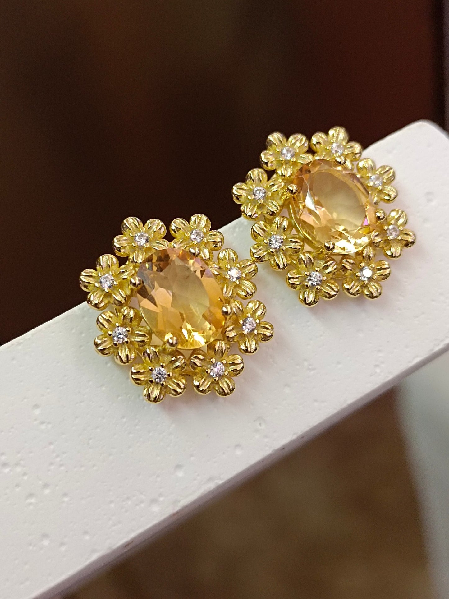 S925 Sterling Silver Embedded with Yellow Crystal Snowflake Earrings in 18K Gold Technique - Minimalist Fashion Jewelry