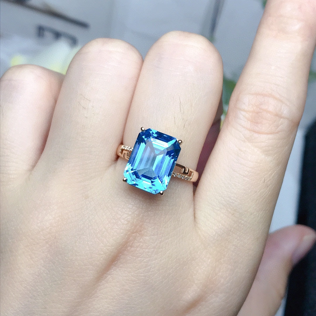 18K Topaz Ring with Diamond Accent - Exquisite Jewelry Piece