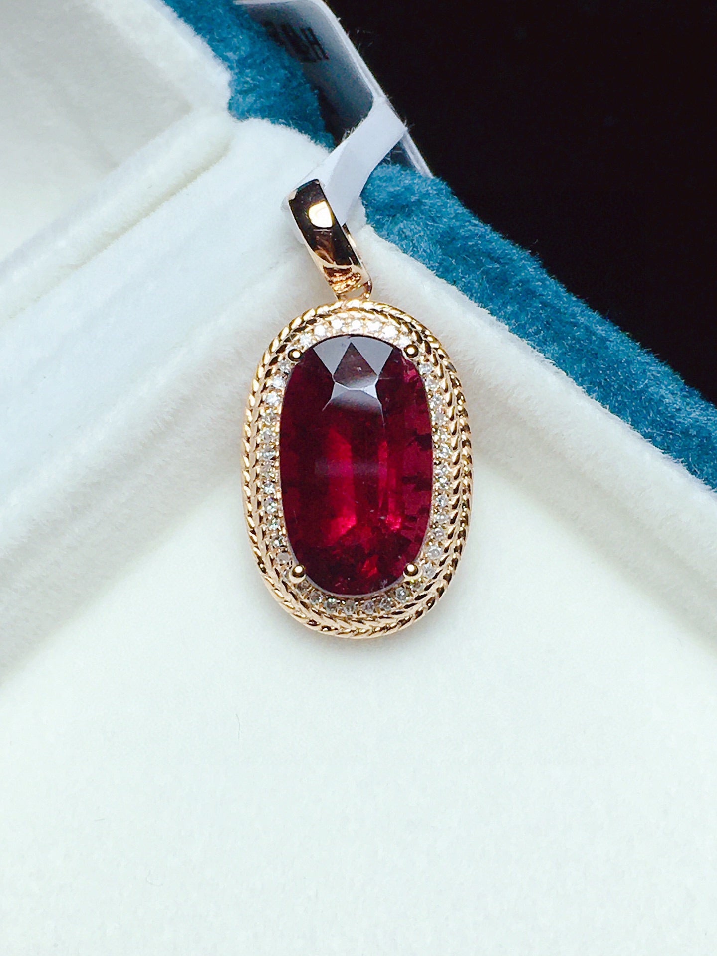 Natural Tourmaline Pendant Jewelry with 18K Gold and Diamond Embedding