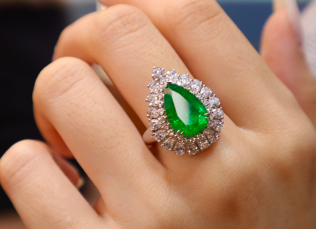 Emerald Ring - Vivid Green Glassy Gemstone Jewelry