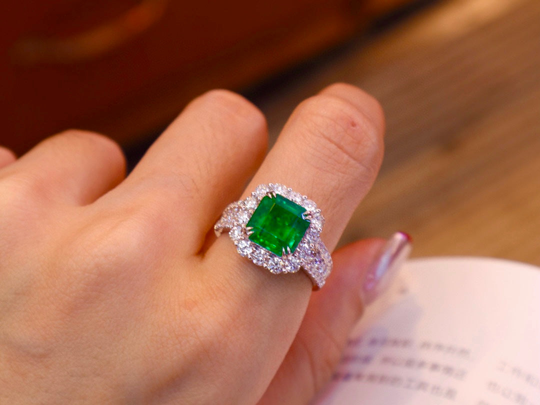 Emerald Ring - Luxurious Jewelry Piece with Premium Craftsmanship