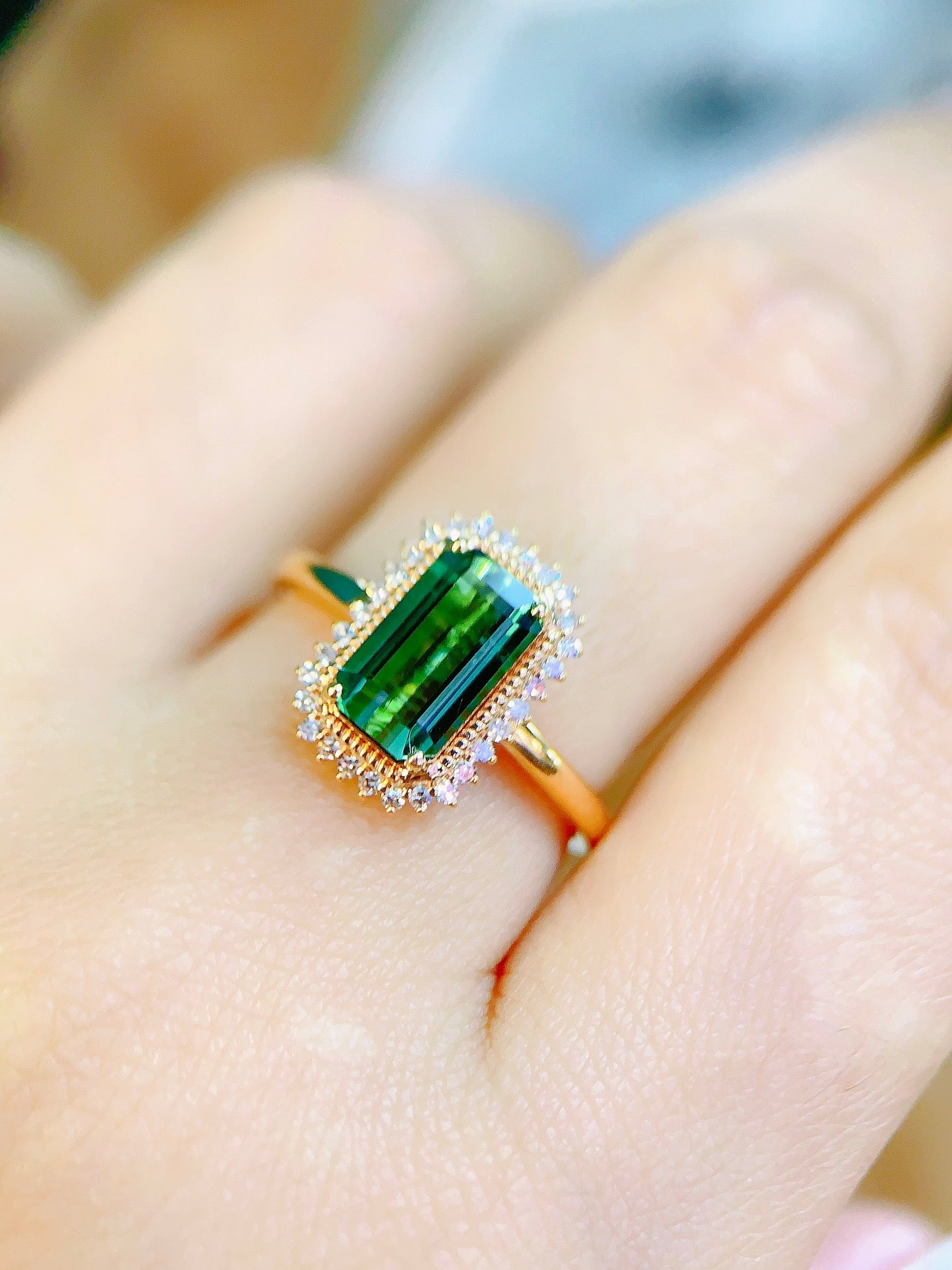 Exquisite Green Tourmaline Ring - A Symbol of Vitality and Elegance