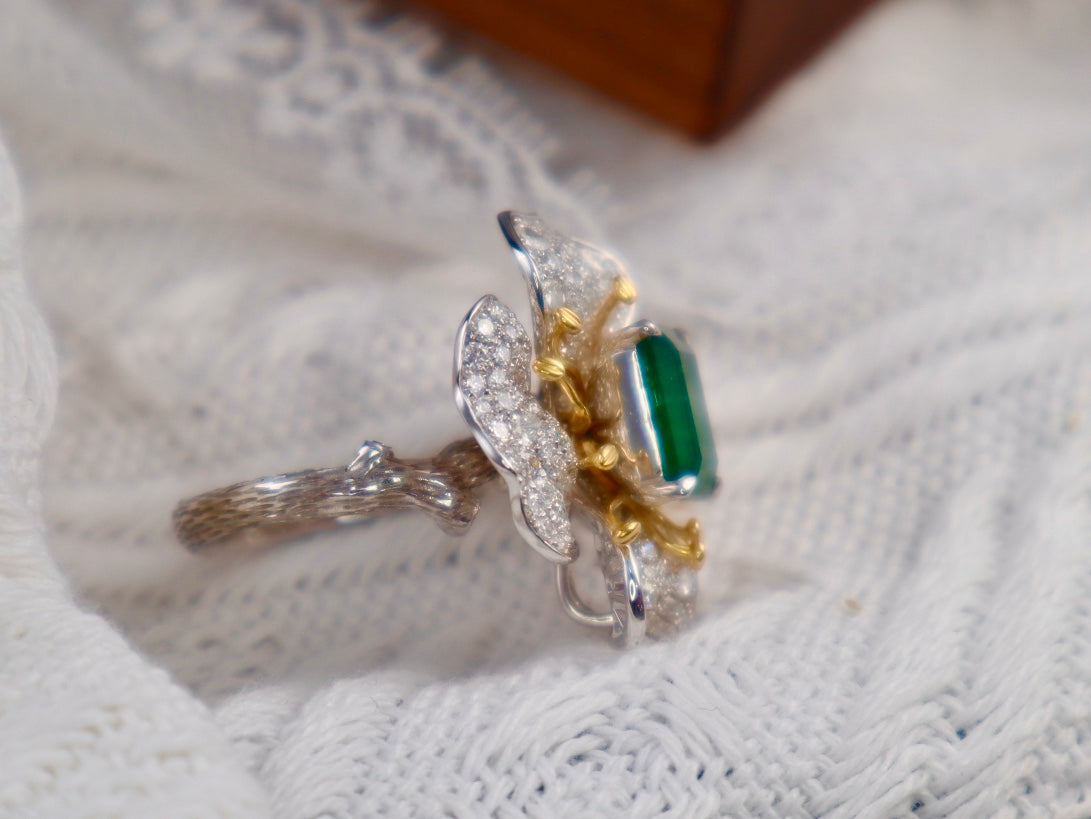 Emerald Green Dual-Purpose Jewelry: Pendant/Ring with Exquisite Craftsmanship