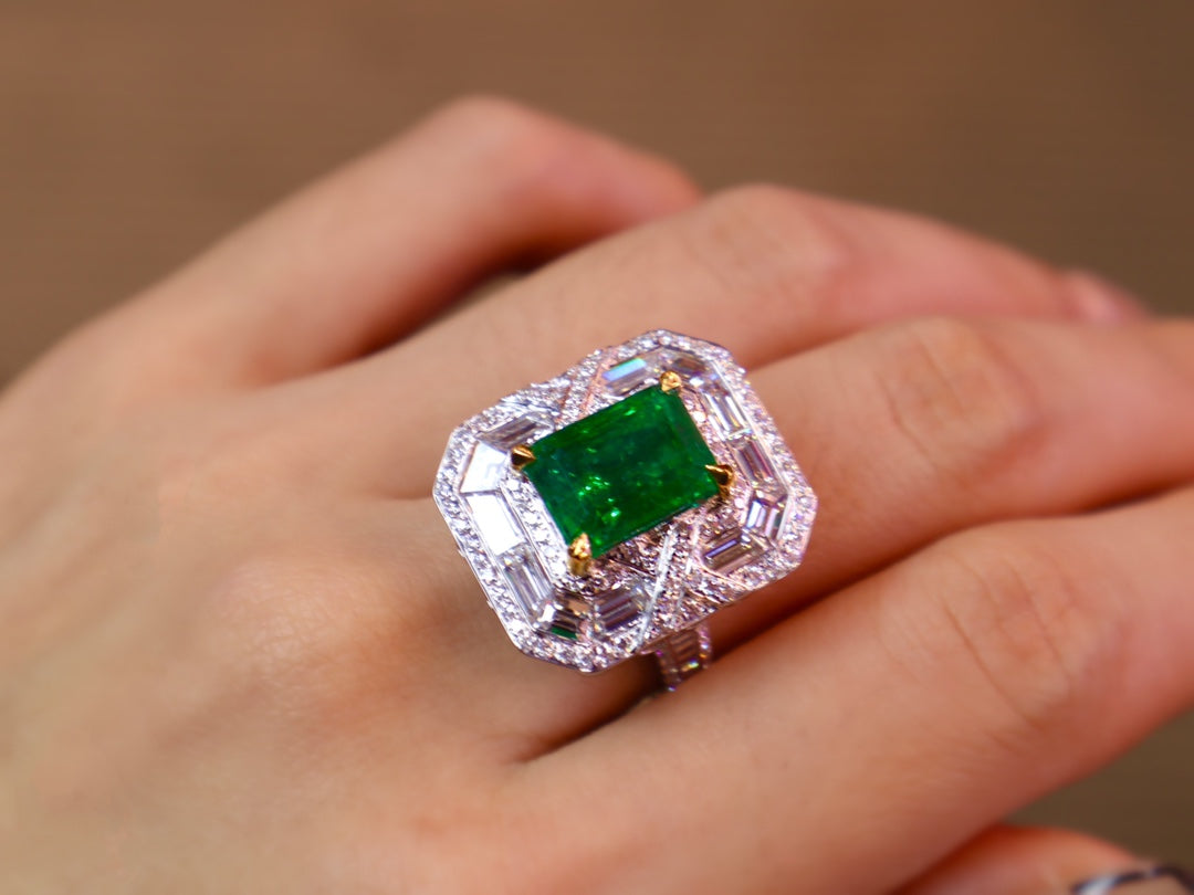 Emerald Two-Tone Jewelry: A Luxurious Choice