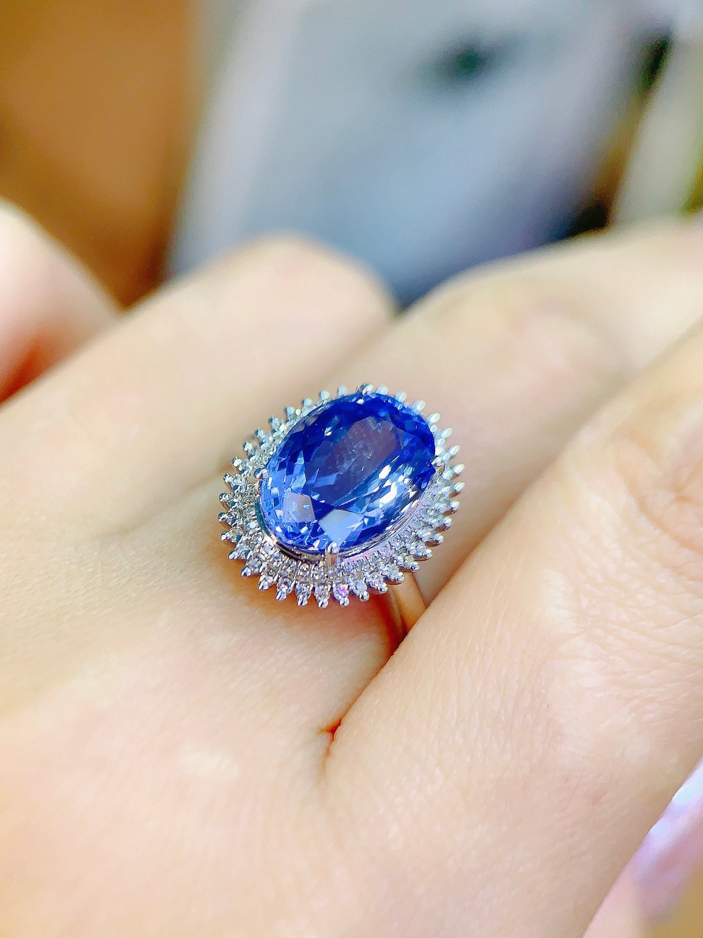 Exquisite Natural Tanzanite Ring in 18K Gold with Diamond Accents - Jewelry